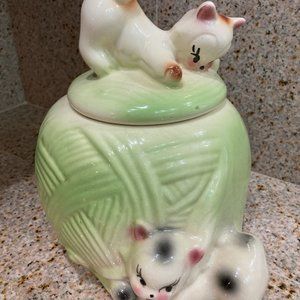 American Bisque Vintage Cookie Jar Kittens on Ball of Yarn 1940's or 50's.